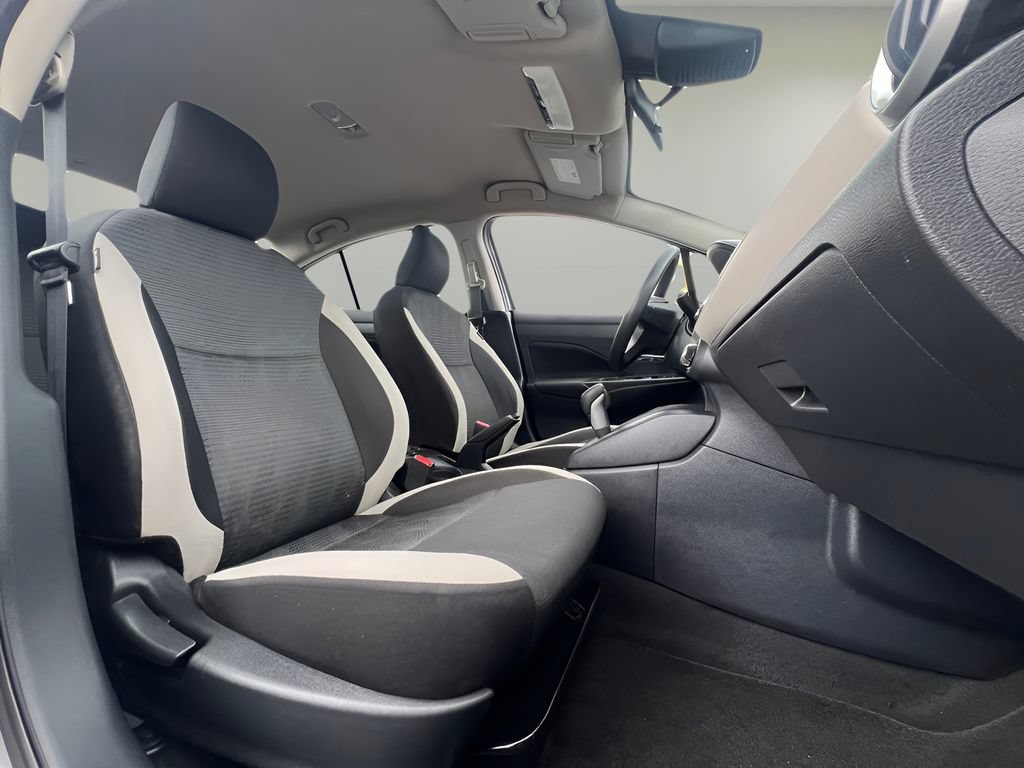 Used 2021 Nissan Versa SV FWD image 32