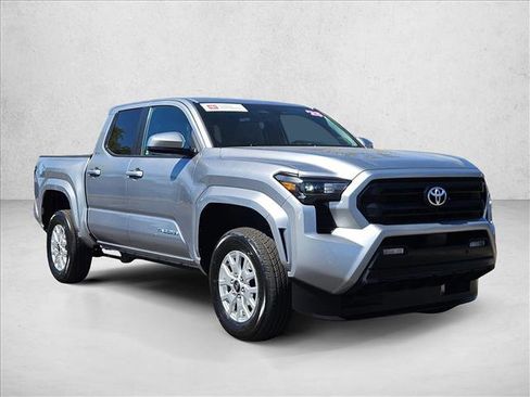 Certified 2025 Toyota Tacoma SR5 AWD/4WD image 3