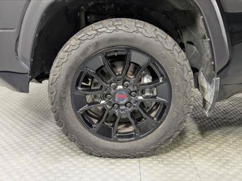 Used 2022 Toyota Tundra Limited w/ TRD Off-Road Package AWD/4WD image 33