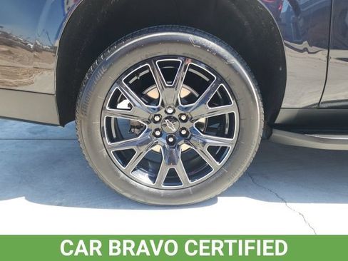 Used 2025 Chevrolet Suburban Premier w/ Sun And Tow Package AWD/4WD image 17