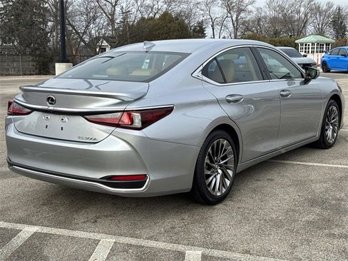 New 2025 Lexus ES 300h w/ Luxury Package image 5
