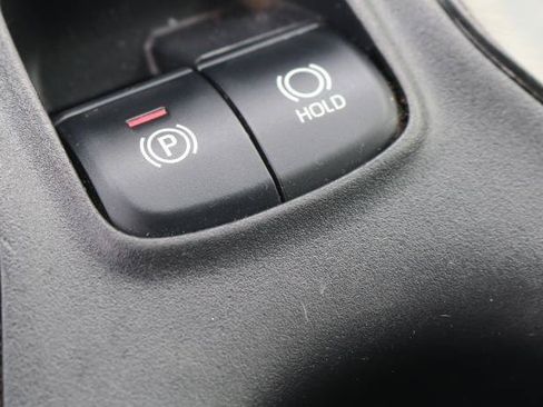 Used 2020 Toyota Corolla LE FWD image 13