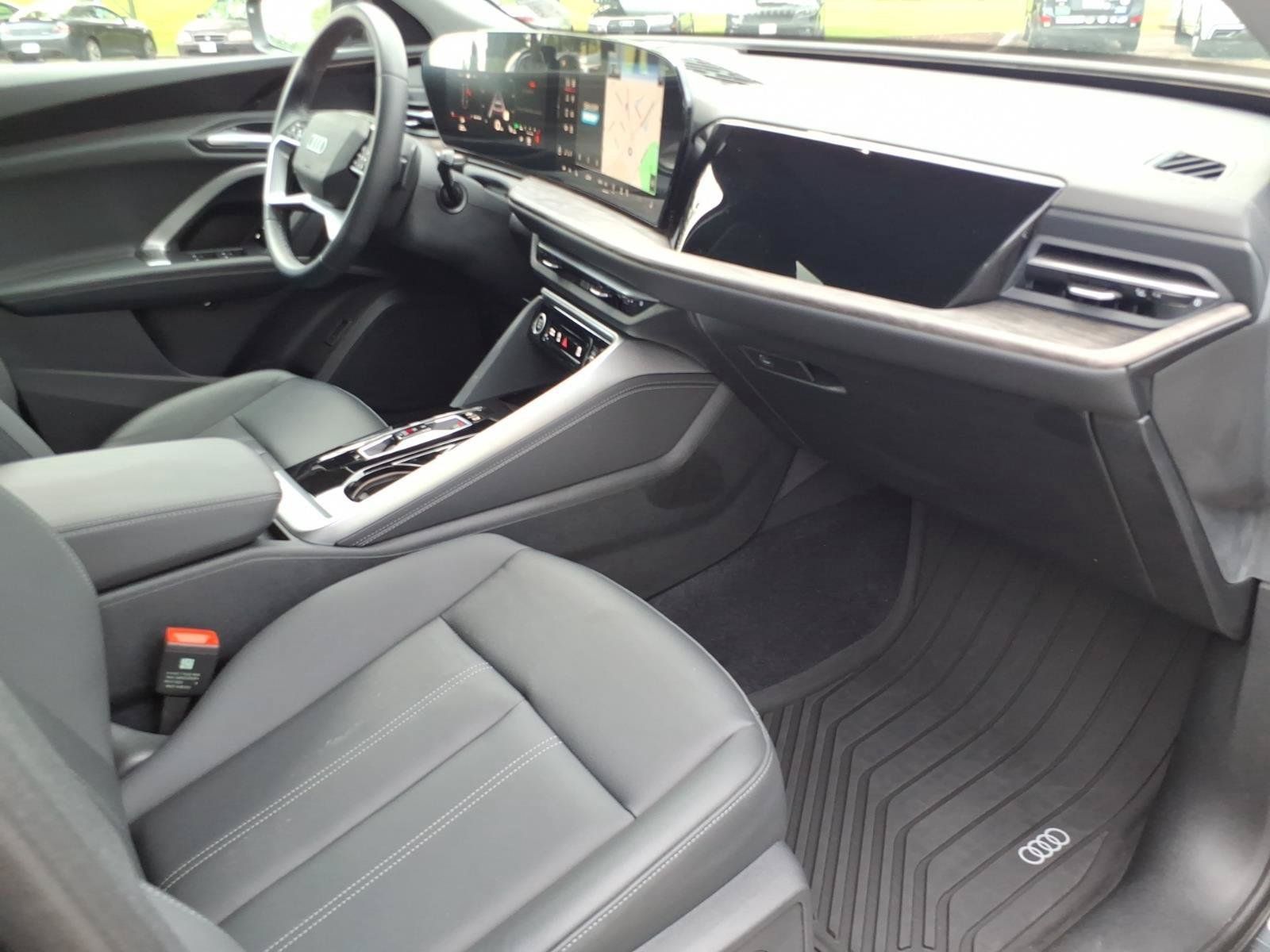 Used 2025 Audi Q5 Premium w/ Convenience Package AWD/4WD image 22