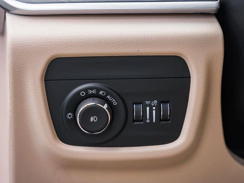 New 2025 Jeep Grand Cherokee Limited w/ Luxury Tech Group II image 43