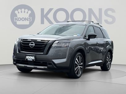 Used 2024 Nissan Pathfinder Platinum w/ Cargo Package