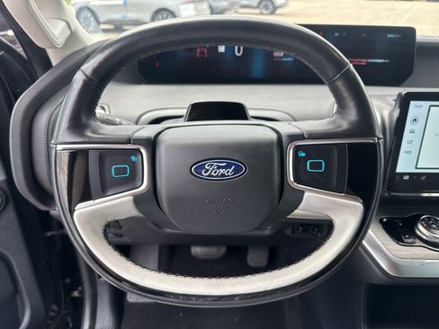 Used 2025 Ford Expedition Max Platinum w/ Driver's Package AWD/4WD image 14