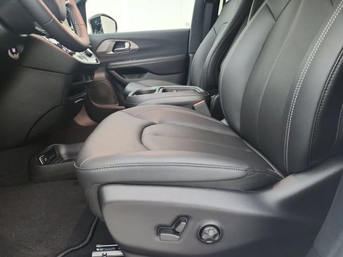 New 2027 Chrysler Pacifica LX FWD image 19
