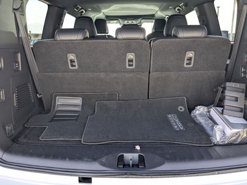 Used 2025 Nissan Armada PRO-4X w/ Pro-4X Premium Package image 22