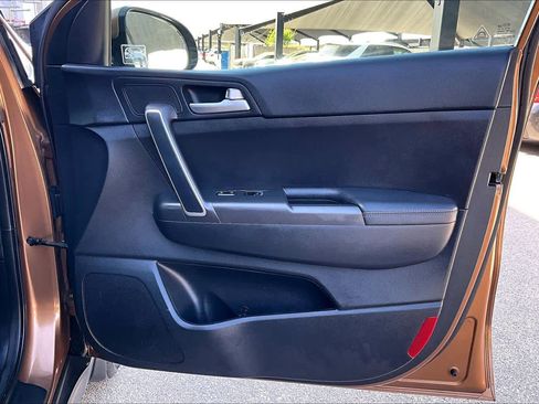 Used 2018 Kia Sportage LX w/ LX Technology Package image 22