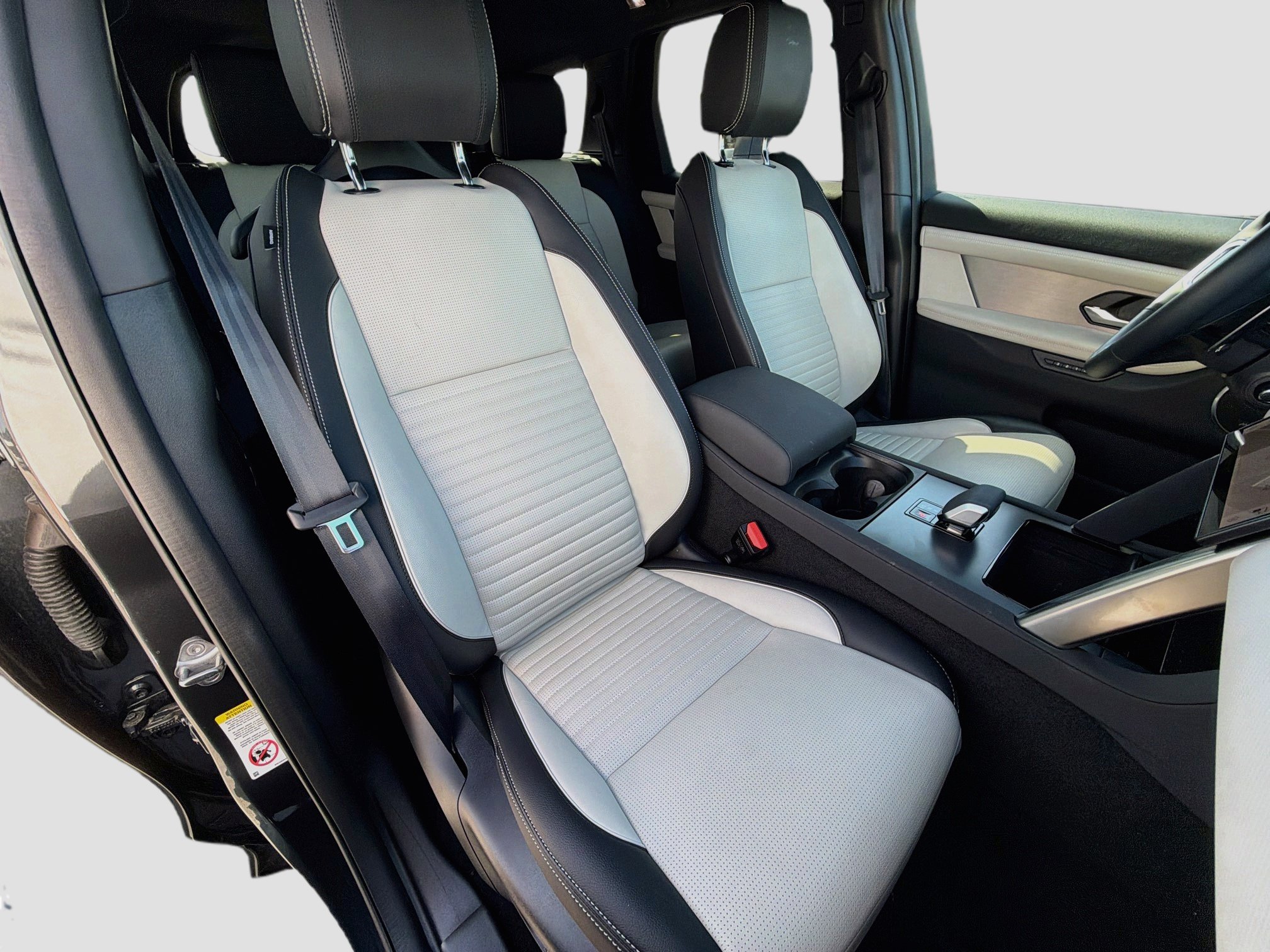 Used 2025 Land Rover Discovery Sport Dynamic SE AWD/4WD image 15