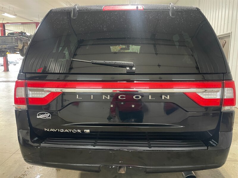 Used 2017 Lincoln Navigator L Select AWD/4WD image 31
