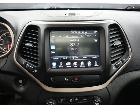 Used 2018 Jeep Cherokee Limited image 30