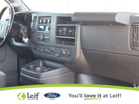 Used 2022 Chevrolet Express 4500 Extended w/ Power Convenience Package RWD image 27