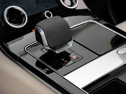 Used 2023 Land Rover Range Rover Velar R-Dynamic S image 29