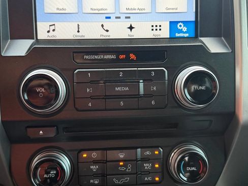 Used 2017 Ford F150 Platinum w/ Equipment Group 701A Luxury AWD/4WD image 36
