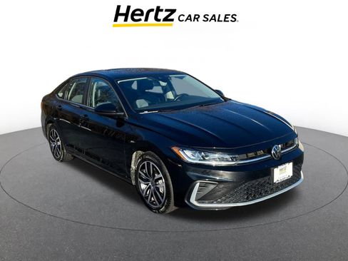 Used 2025 Volkswagen Jetta SE image 1