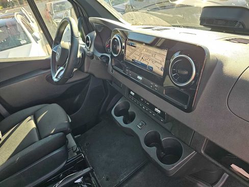 Used 2025 Mercedes-Benz Sprinter 3500 image 11