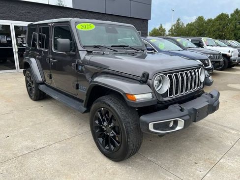 Certified 2025 Jeep Wrangler Unlimited Sahara AWD/4WD image 1
