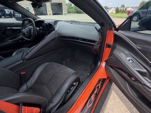 Used 2021 Chevrolet Corvette Stingray Premium Conv w/ Z51 Performance Package RWD image 3