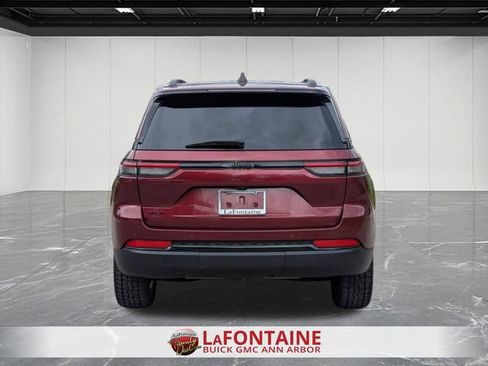 Used 2024 Jeep Grand Cherokee Altitude AWD/4WD image 4