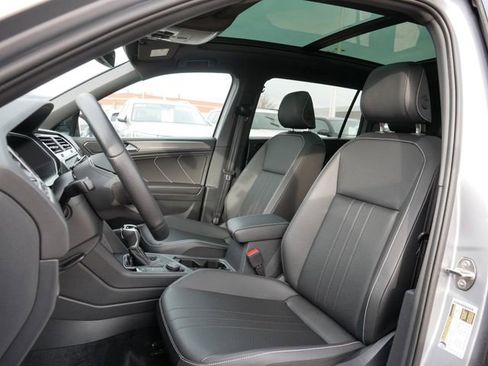 Certified 2024 Volkswagen Tiguan SE R-Line image 15