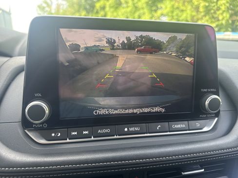 Used 2025 Nissan Rogue SV AWD/4WD image 19