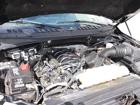 Used 2019 Ford F150 Lariat w/ Equipment Group 502A Luxury AWD/4WD image 9