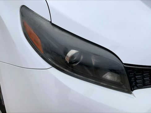 Used 2020 Toyota Sienna SE FWD image 26