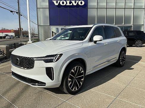 New 2026 Volvo XC90 T8 Plus w/ Protection Package Premier AWD/4WD image 3