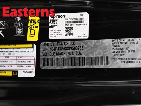 Used 2025 Jeep Wrangler Unlimited Sahara AWD/4WD image 34