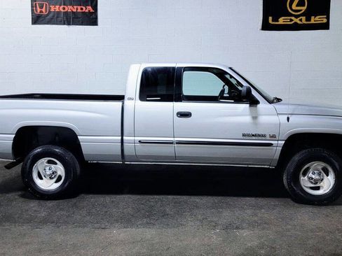 Used 2001 Dodge Ram 1500 Truck 4x4 Quad Cab image 2