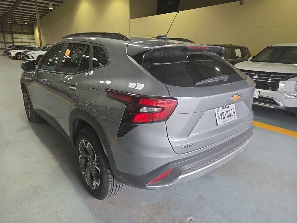 Used 2026 Chevrolet Trax LT FWD image 8