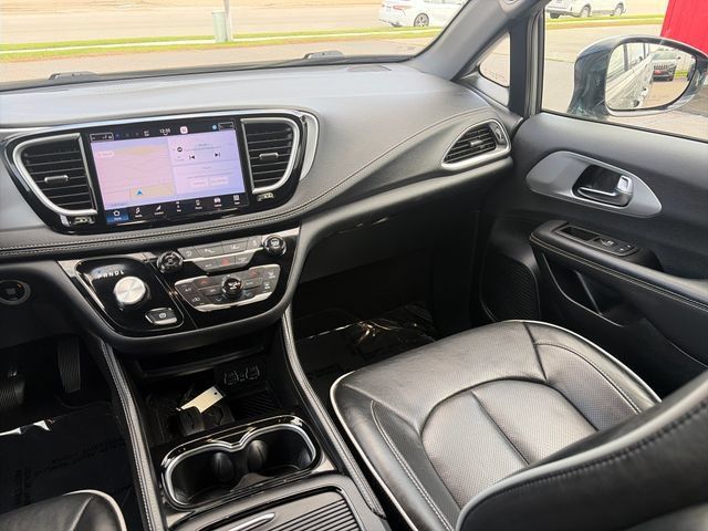 Used 2025 Chrysler Pacifica Limited FWD image 34