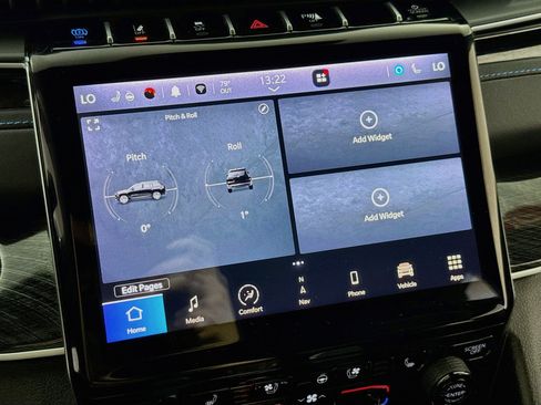 Used 2024 Jeep Grand Cherokee Trailhawk w/ Luxury Tech Group III AWD/4WD image 18