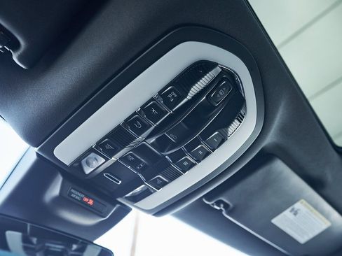 Used 2024 Porsche Macan image 61