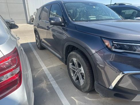 Used 2025 Honda Pilot EX-L image 2