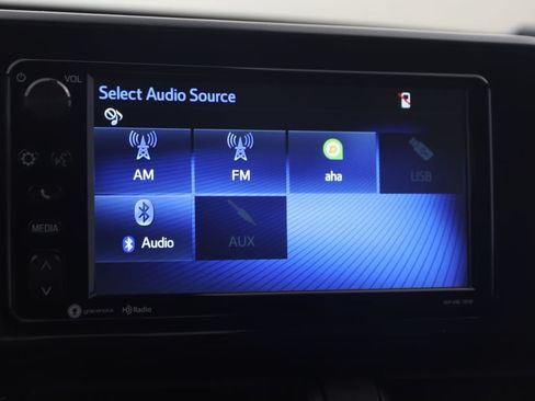 Used 2018 Toyota C-HR XLE FWD image 28
