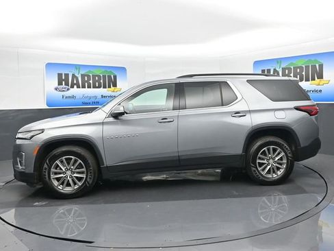 Used 2023 Chevrolet Traverse LT FWD image 2