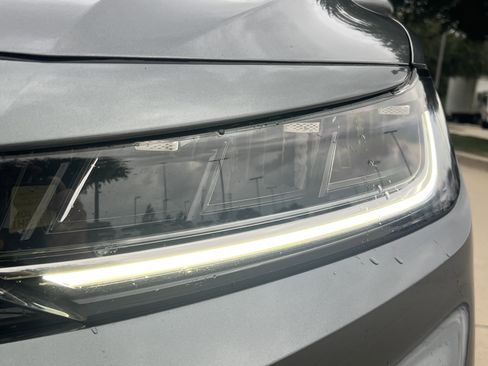 Used 2025 Volkswagen Jetta SE w/ Sunroof Package FWD image 6
