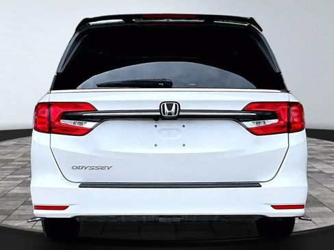 Used 2024 Honda Odyssey EX image 5
