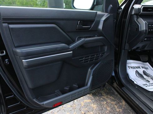 Used 2024 Toyota Tacoma SR5 AWD/4WD image 12