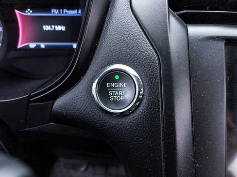 Used 2018 Ford Fusion SE w/ Equipment Group 201A image 18