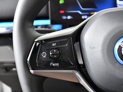 Used 2025 BMW i5 eDrive40i image 11