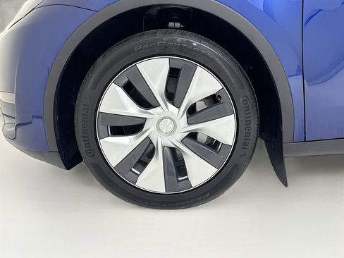 Used 2024 Tesla Model Y Long Range image 25