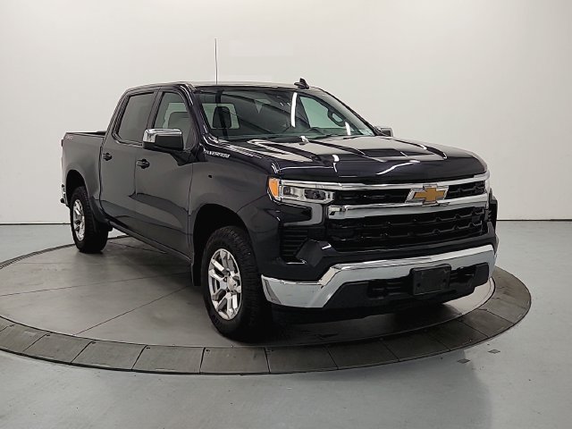 Used 2023 Chevrolet Silverado 1500 LT AWD/4WD image 3