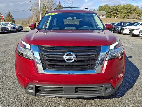 Used 2022 Nissan Pathfinder SV w/ SV Premium Package image 2