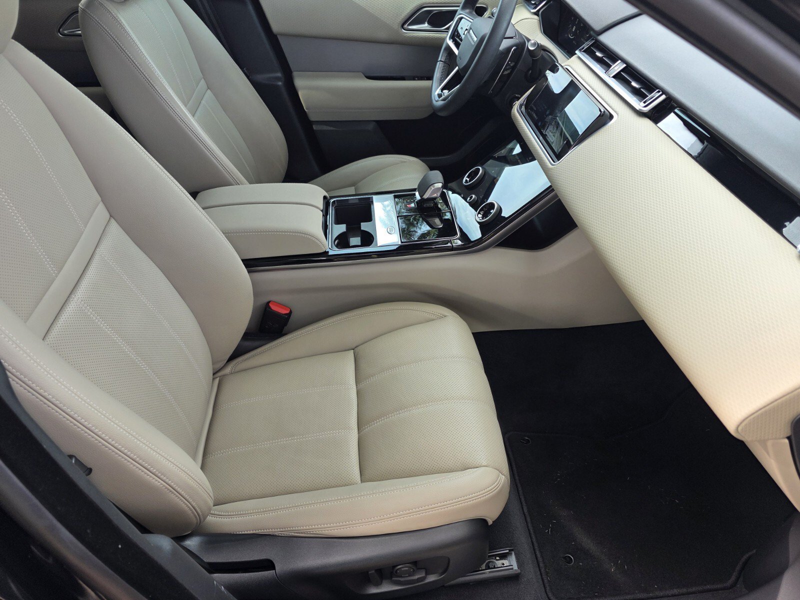 Certified 2023 Land Rover Range Rover Velar R-Dynamic S AWD/4WD image 3