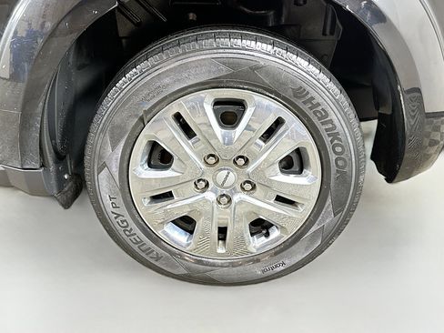 Used 2018 Dodge Journey SE image 28