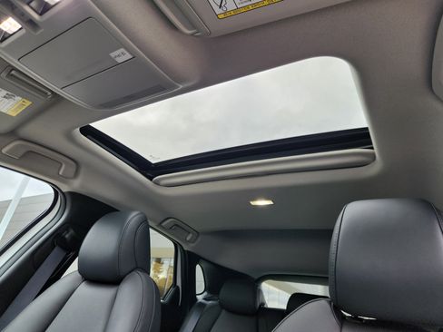 Certified 2025 MAZDA CX-30 AWD 2.5 S w/ Premium Package image 15