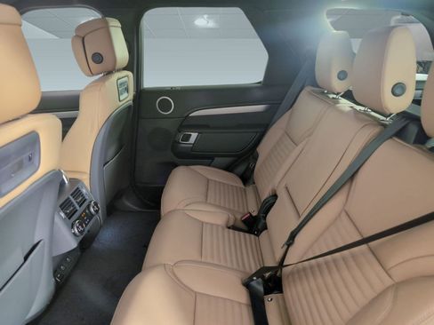 Certified 2025 Land Rover Discovery Dynamic SE image 20